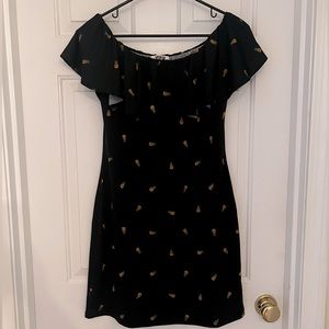 Off the Shoulder dress. Black with pineapple pattern